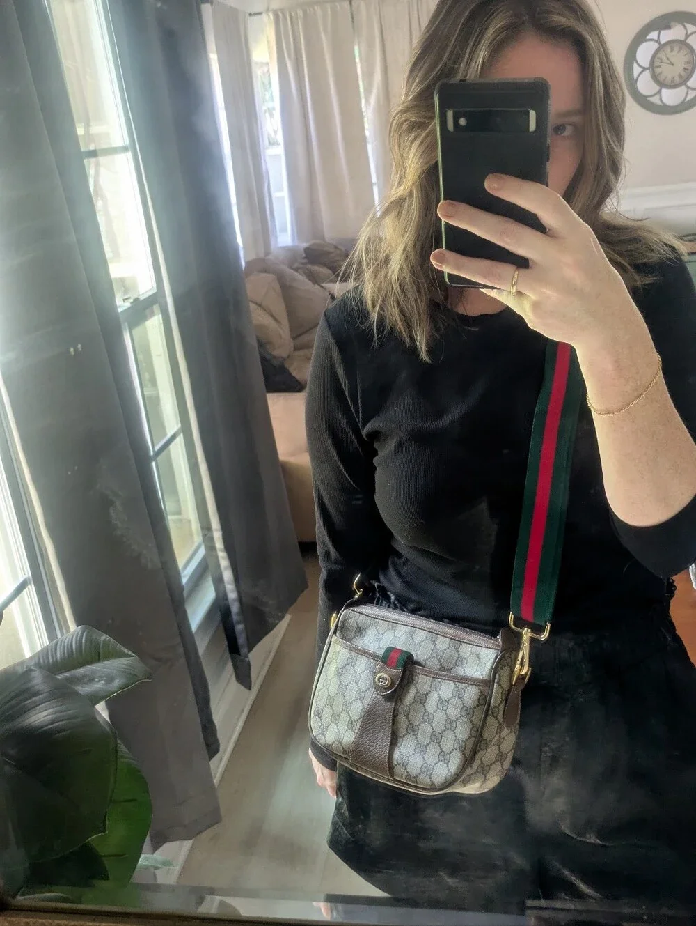 Gucci Supreme Canvas Crossbody Bag Purse - Picture 2 of 11